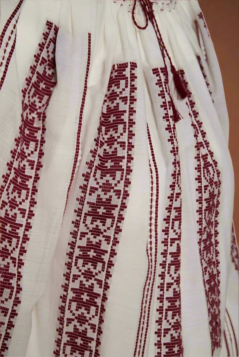 Bluză românească împletită în Burgundia