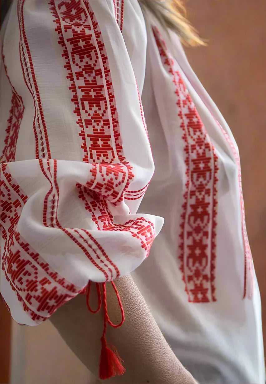 Bluză românească împletită în roșu