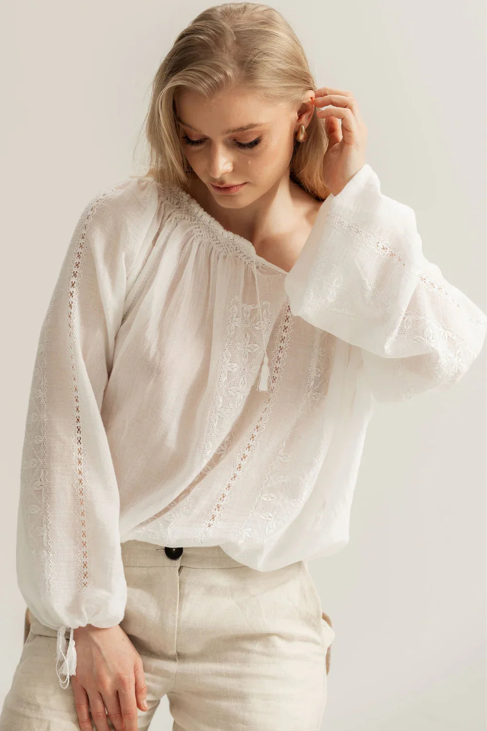 Bluza romaneasca Alba lucrata manual