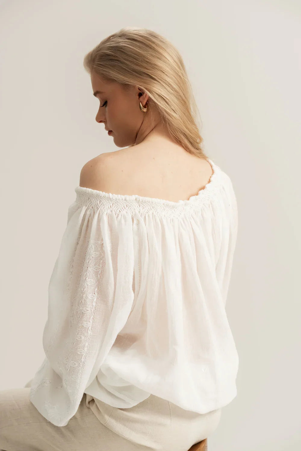 Bluza romaneasca Alba lucrata manual