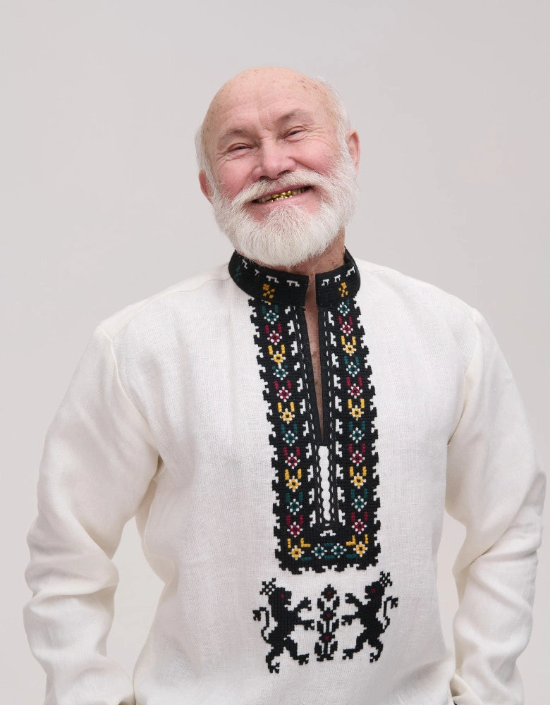 Model wearing Koza Dereza men's linen vyshyvanka with lion motif embroidery