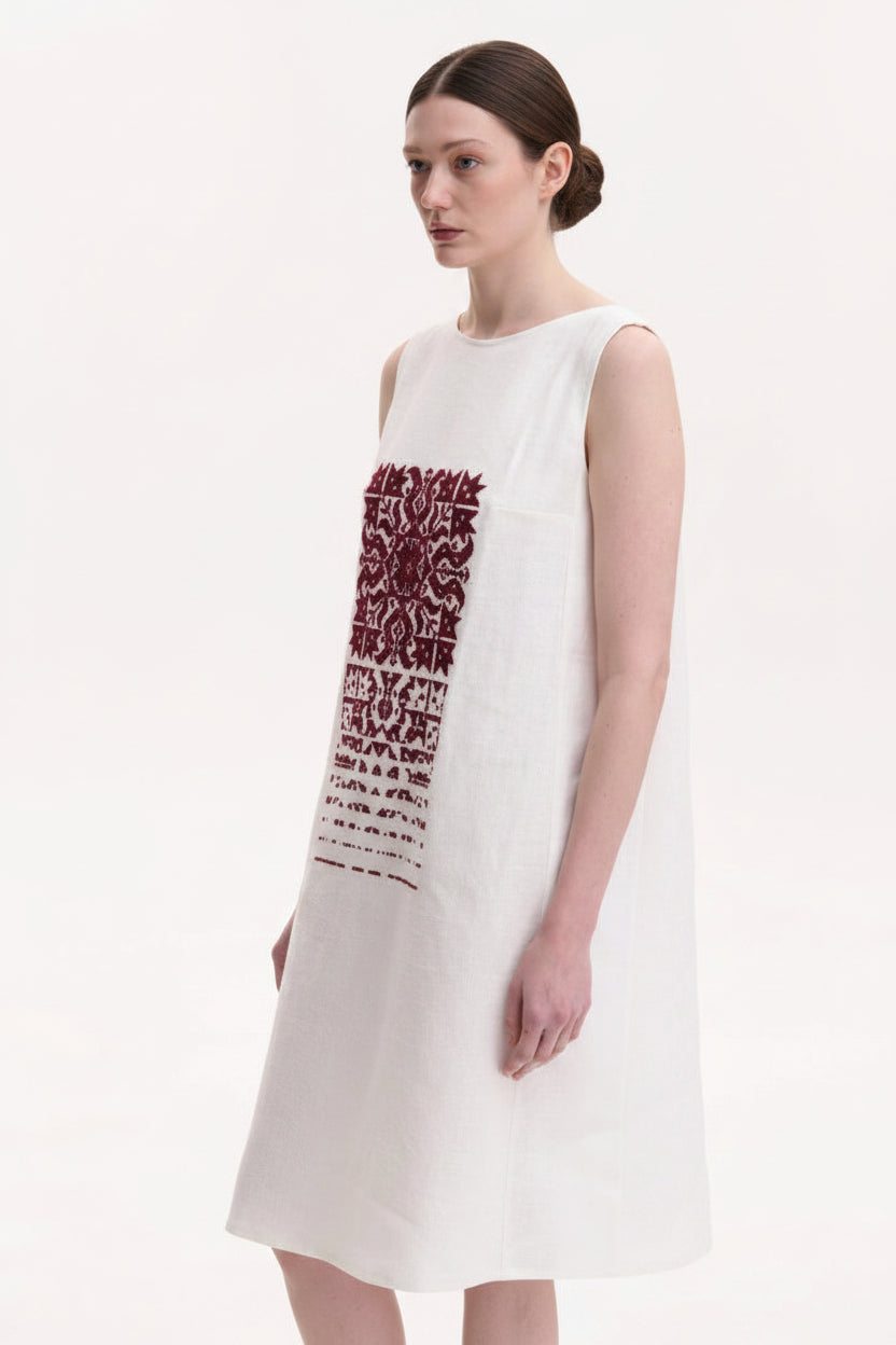 Falling star linen dress - hand embroidery detail