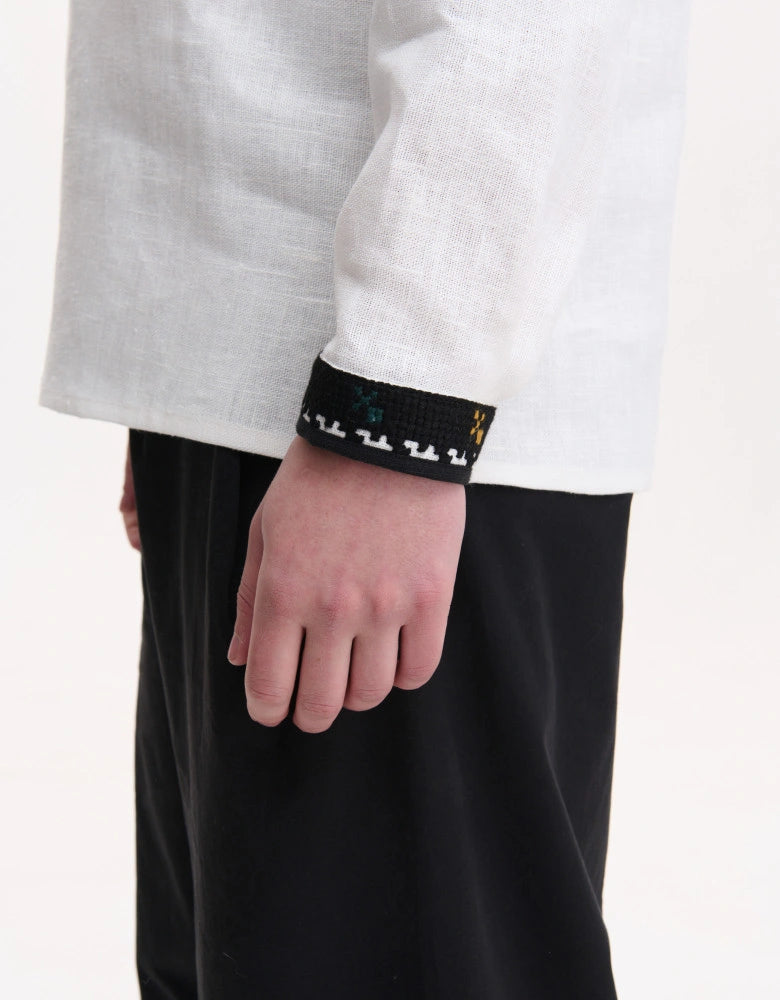 Men's linen shirt, hand-embroidered stand-up collar detail