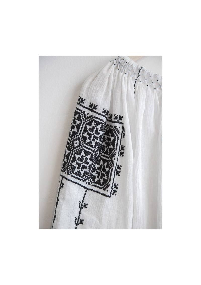 La blouse roumaine motif