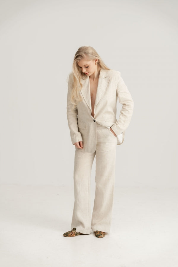 Costum din in bej champagne