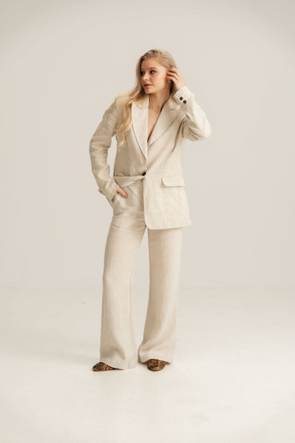 Costum din in bej champagne