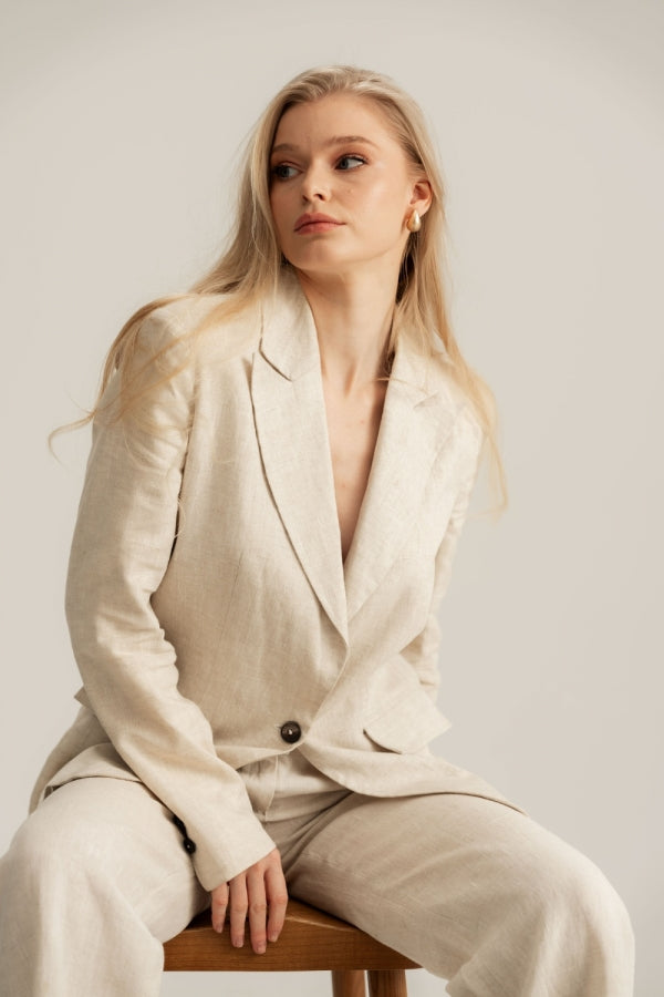 Costum din in bej champagne