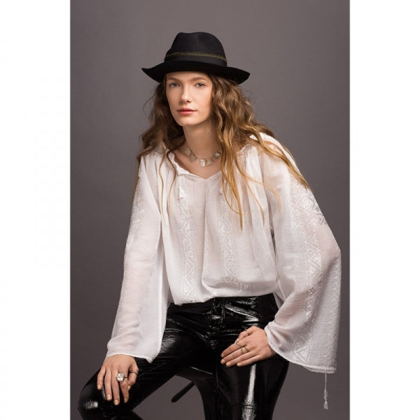 Ie românească alba cu broderie alba