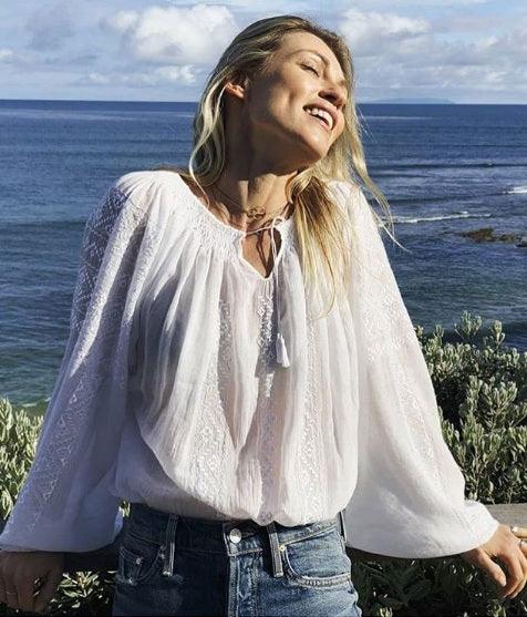 Ie românească alba cu broderie alba