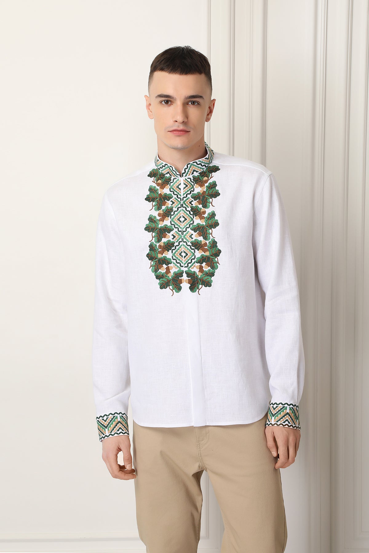 Cămașă cu broderie tradițională Bogdan cu motiv floral.