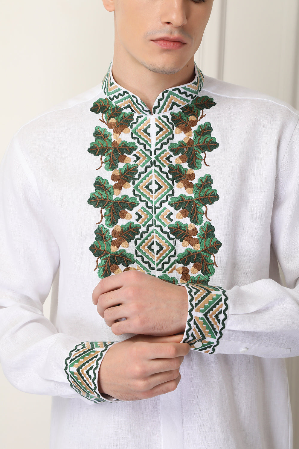 Cămașă cu broderie tradițională Bogdan cu motiv floral.
