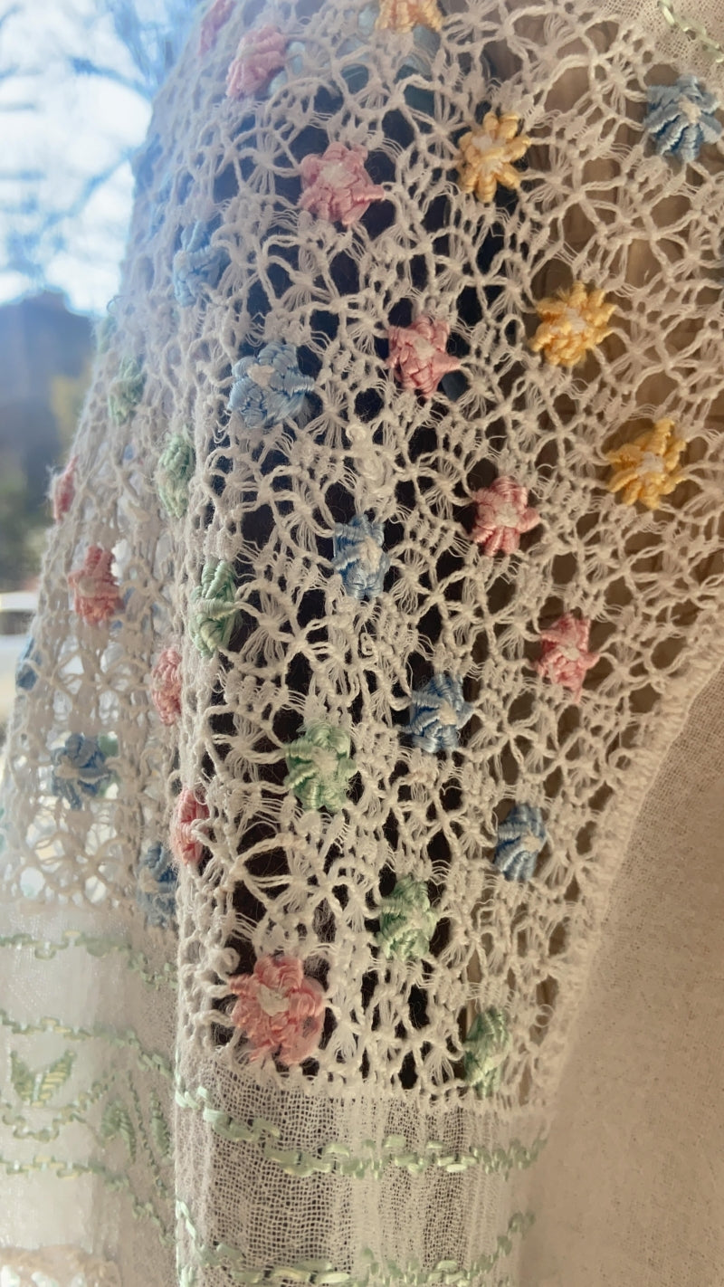 Ie romaneasca Natalia cusuta manual model ajur cu bumbi pastel multicolor