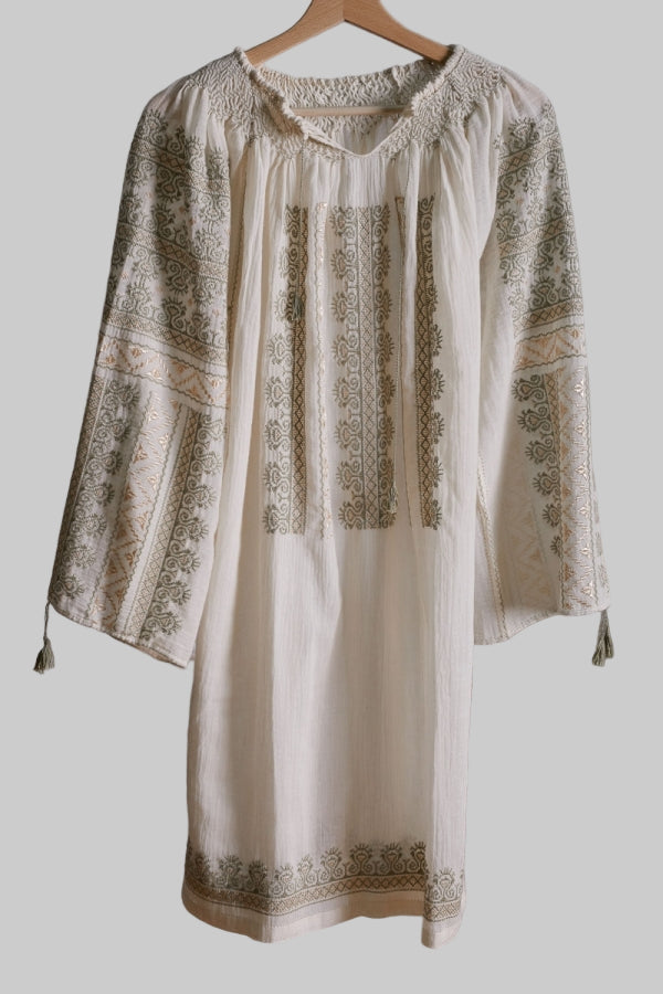 Rochie Traditionalã 'Creasta Cocoșului' Lucrată Manual