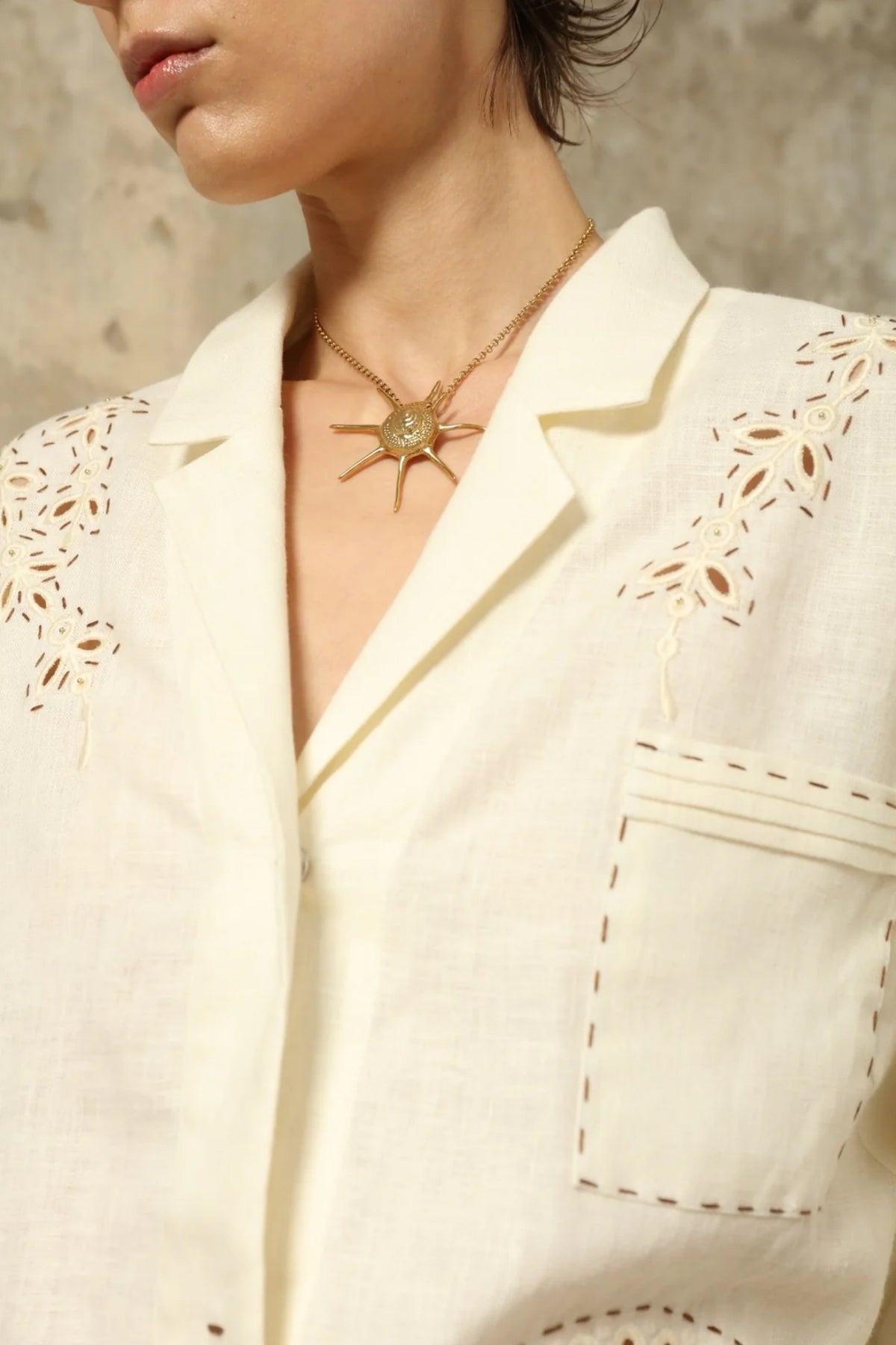 Sarah Bernhardt ivory linen suit - high-waisted shorts detail