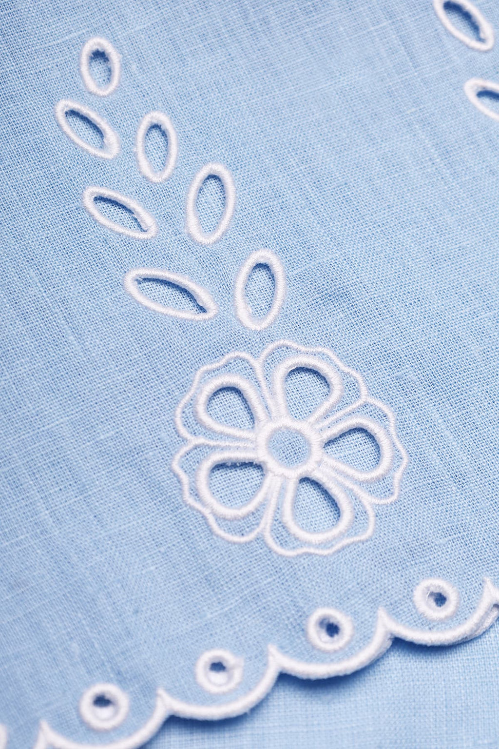 Linen cropped V-neck tank top with vytynanka cutout embroidery - embroidery detail