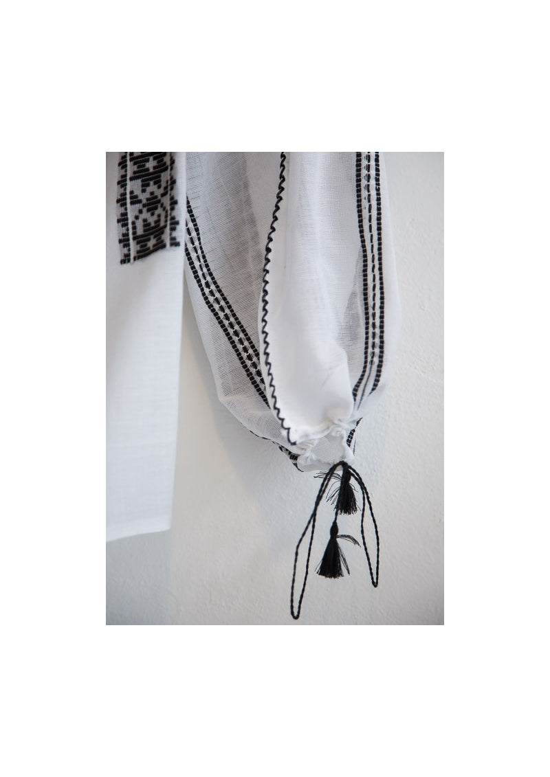 Bluza romaneasca tesuta manual in broderie neagra