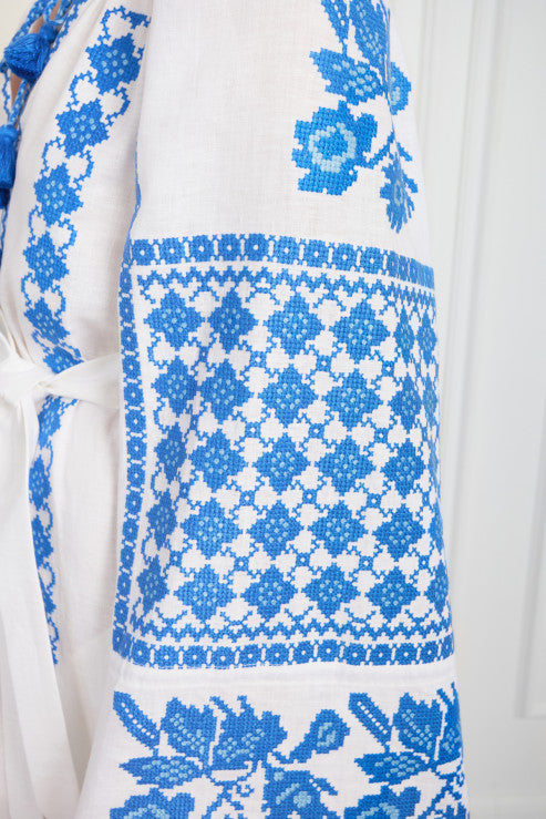 Tunica Zoryana alba cu broderie albastra Foberini