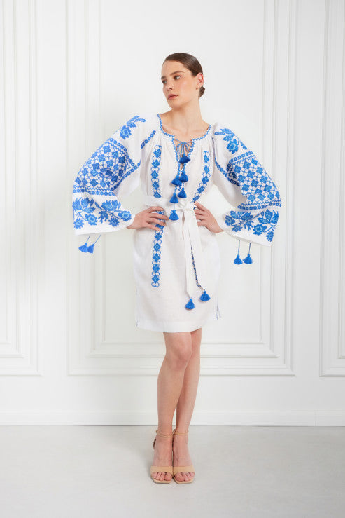 Tunica Zoryana alba cu broderie albastra Foberini