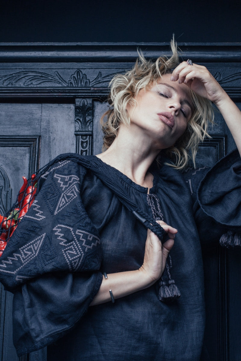 Bluză din in negru orhidee – Vyshyvanka brodat manual