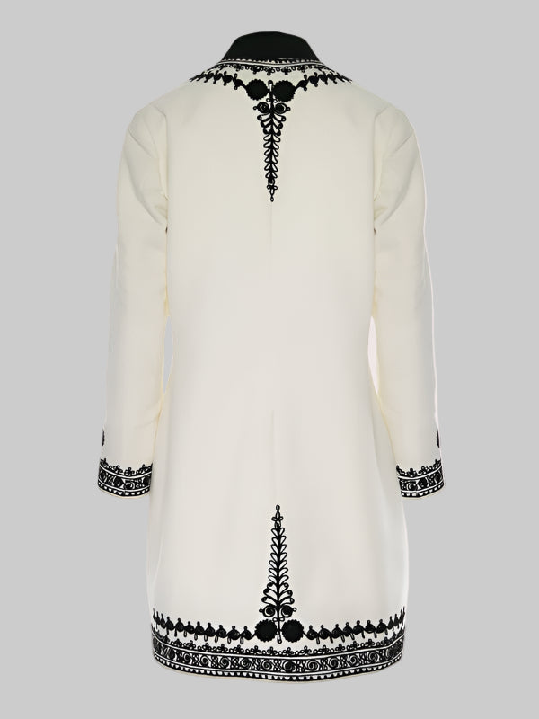 Suman Schilăresc Alb din Lână și Cașmir cu Broderie Neagră, Lucrat Manual de Artizani Români (09)