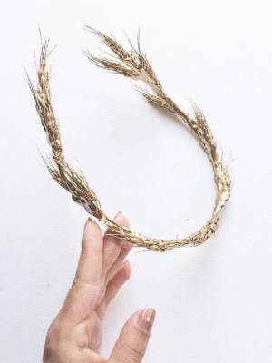 Katerini Mou Wheat Crown Italic